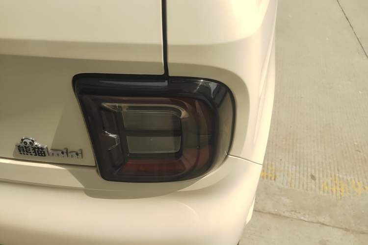 Used Geely Galaxy Panda 2025 210 km – Yuanqi Bear Right Rear Taillight