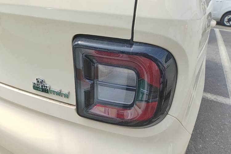 Used Geely Galaxy Panda 2025 210 km – Yuanqi Bear Right Rear Taillight
