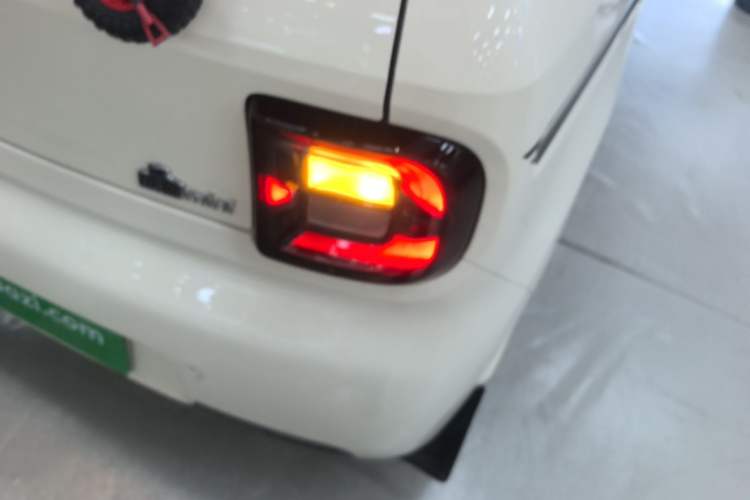 Used Geely Galaxy Panda 2025 210 km – Yuanqi Bear Right Rear Taillight