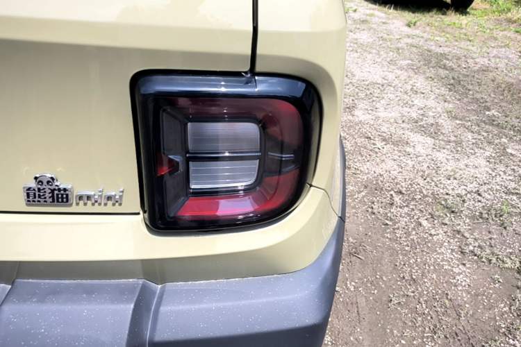 Used Geely Galaxy Panda 2025 210km Panda Rider Right Rear Taillight