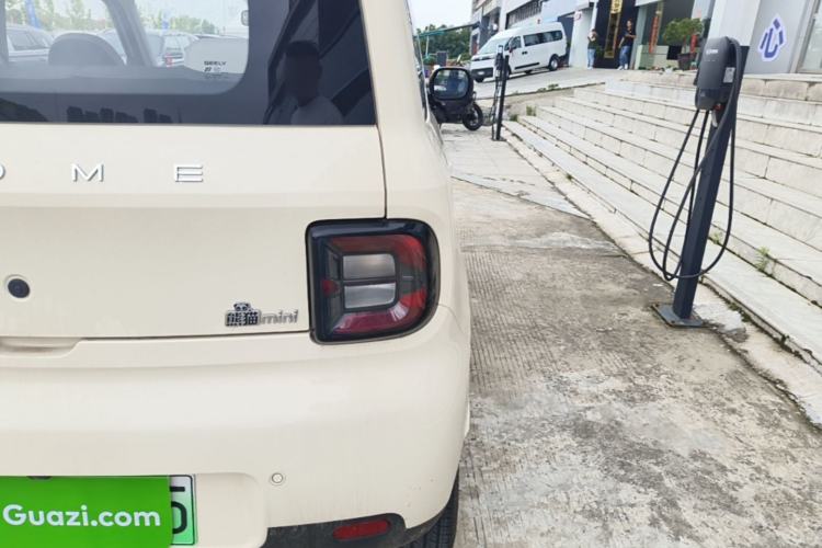 Used Geely Galaxy Panda 2025 210 km – Yuanqi Bear Right Rear Taillight