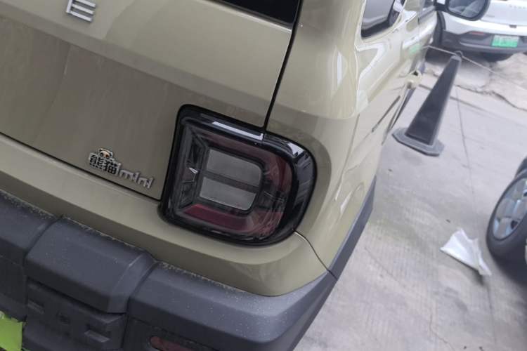 Used Geely Galaxy Panda 2025 210km Panda Rider Right Rear Taillight