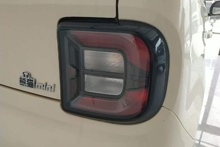 Used Geely Galaxy Panda 2025 210 km – Yuanqi Bear Right Rear Taillight