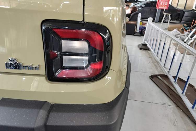 Used Geely Galaxy Panda 2025 210km Panda Rider Right Rear Taillight