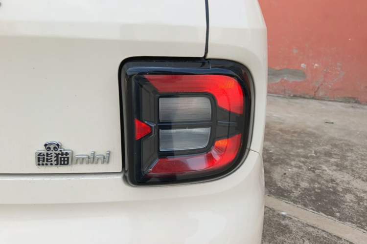 Used Geely Galaxy Panda 2025 210 km – Yuanqi Bear Right Rear Taillight