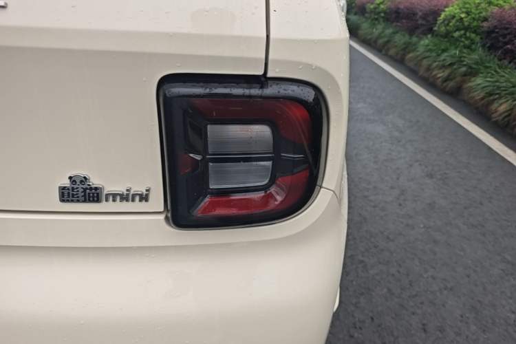 Used Geely Galaxy Panda 2025 210 km – Yuanqi Bear Right Rear Taillight