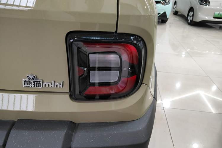 Used Geely Galaxy Panda 2025 210km Panda Rider Right Rear Taillight
