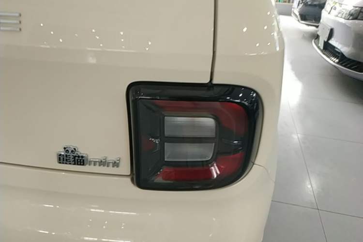 Used Geely Galaxy Panda 2025 210 km – Yuanqi Bear Right Rear Taillight