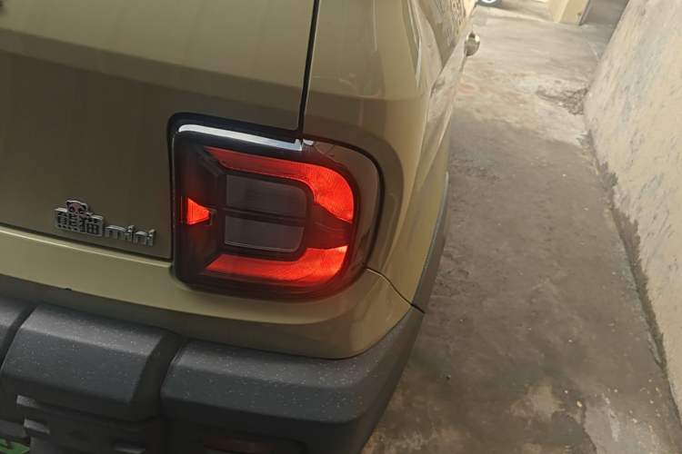 Used Geely Galaxy Panda 2025 210km Panda Rider Right Rear Taillight