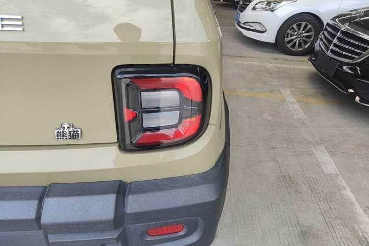 Used Geely Galaxy Panda 2025 210km Panda Rider Right Rear Taillight