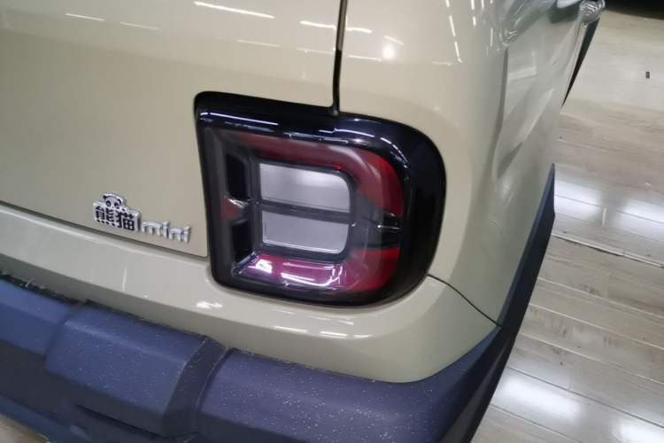 Used Geely Galaxy Panda 2025 210km Panda Rider Right Rear Taillight