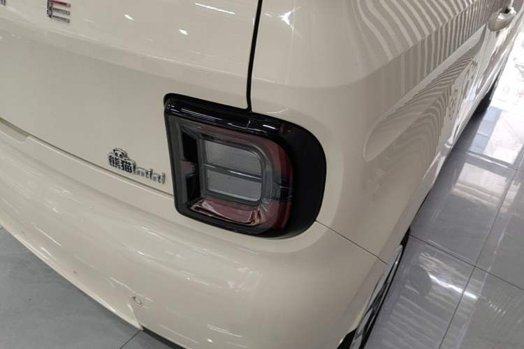 Used Geely Galaxy Panda 2025 210 km – Yuanqi Bear Right Rear Taillight