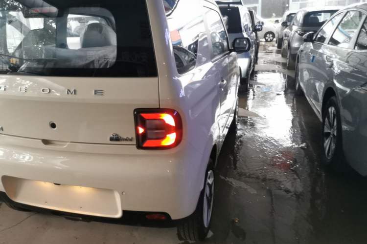 Used Geely Galaxy Panda 2025 210 km – Yuanqi Bear Right Rear Taillight