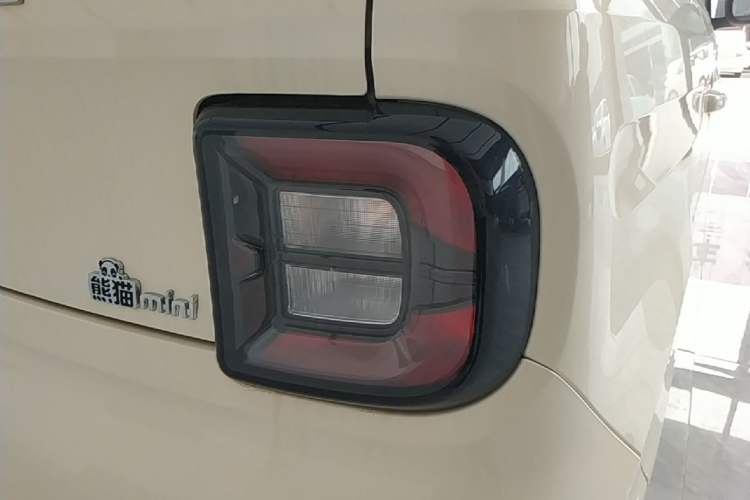 Used Geely Galaxy Panda 2025 210 km – Yuanqi Bear Right Rear Taillight