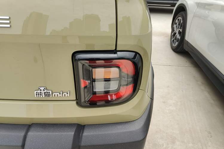Used Geely Galaxy Panda 2025 210km Panda Rider Right Rear Taillight