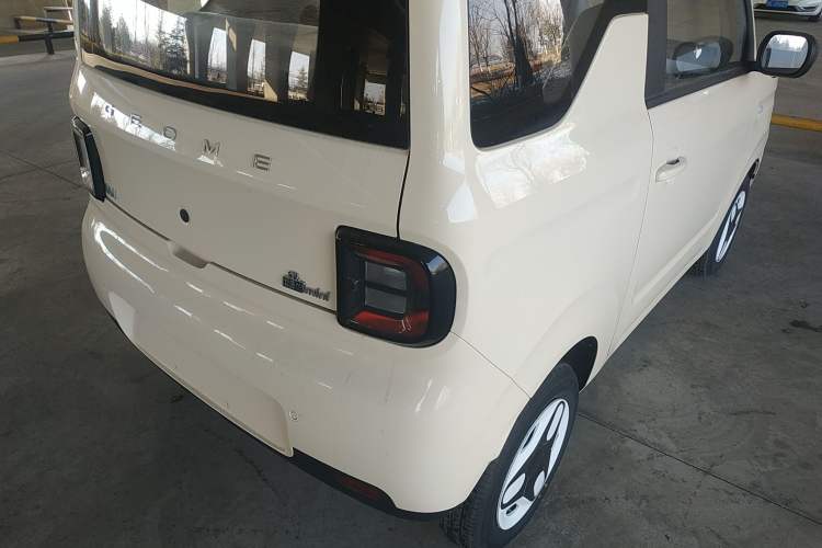 Used Geely Galaxy Panda 2025 210 km – Yuanqi Bear Right Rear Taillight