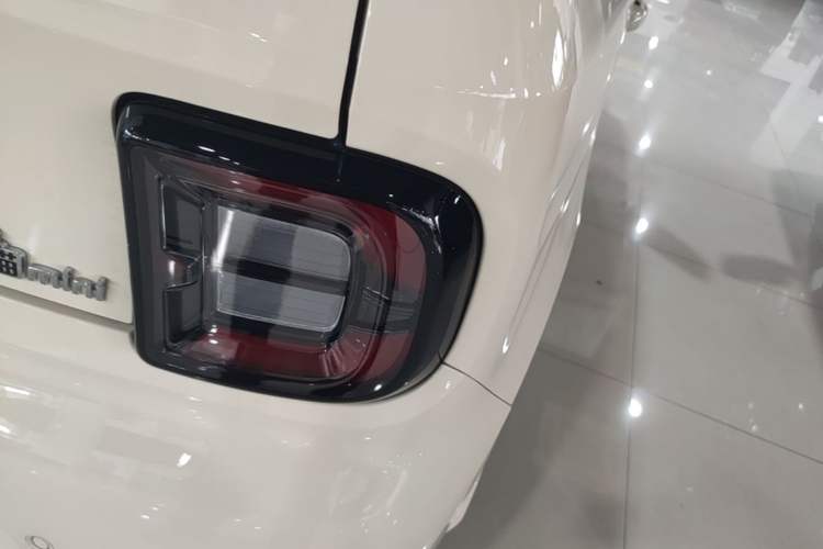 Used Geely Galaxy Panda 2025 210 km – Yuanqi Bear Right Rear Taillight