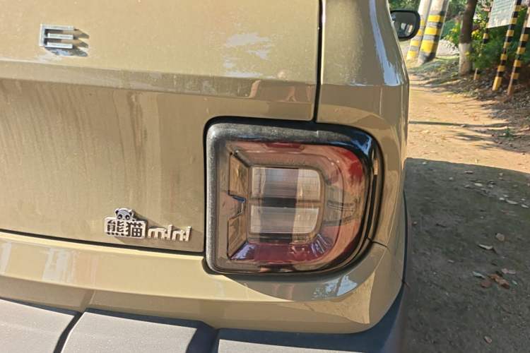 Used Geely Galaxy Panda 2025 210km Panda Rider Right Rear Taillight