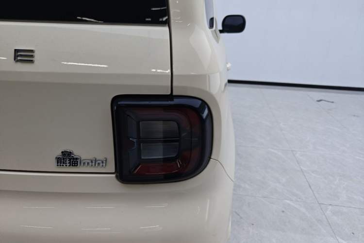 Used Geely Galaxy Panda 2025 210 km – Yuanqi Bear Right Rear Taillight