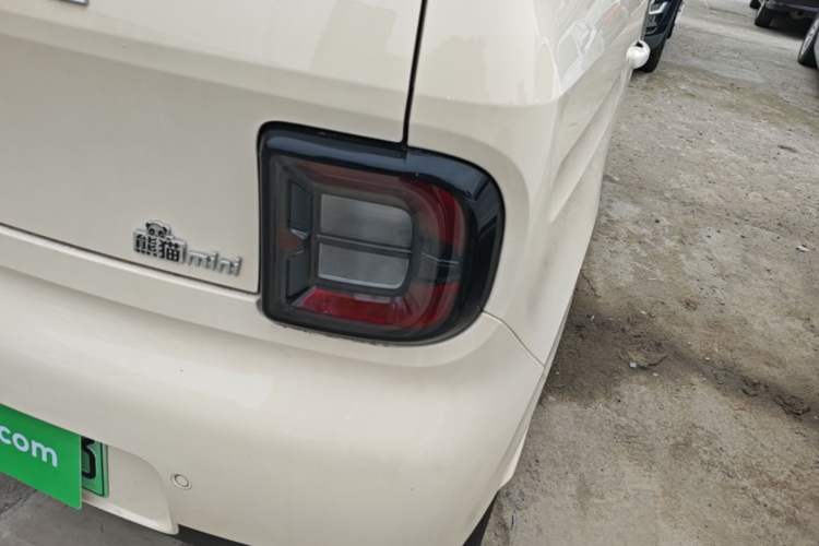 Used Geely Galaxy Panda 2025 210 km – Yuanqi Bear Right Rear Taillight