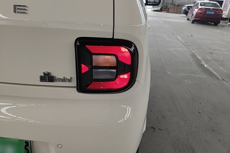 Used Geely Galaxy Panda 2025 210 km – Yuanqi Bear Right Rear Taillight