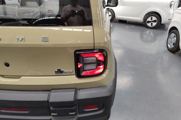 Used Geely Galaxy Panda 2025 210km Panda Rider Right Rear Taillight