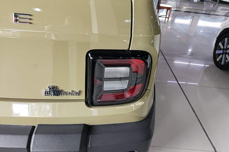 Used Geely Galaxy Panda 2025 210km Panda Rider Right Rear Taillight