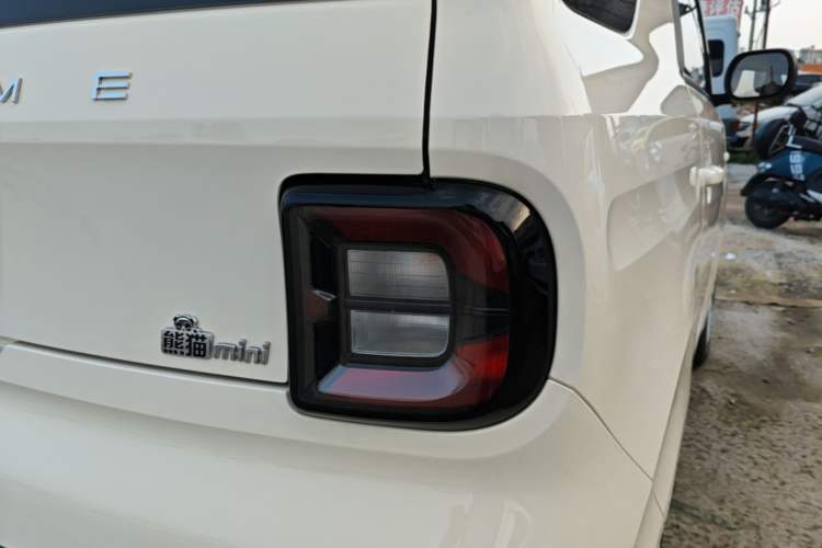 Used Geely Galaxy Panda 2025 210 km – Yuanqi Bear Right Rear Taillight