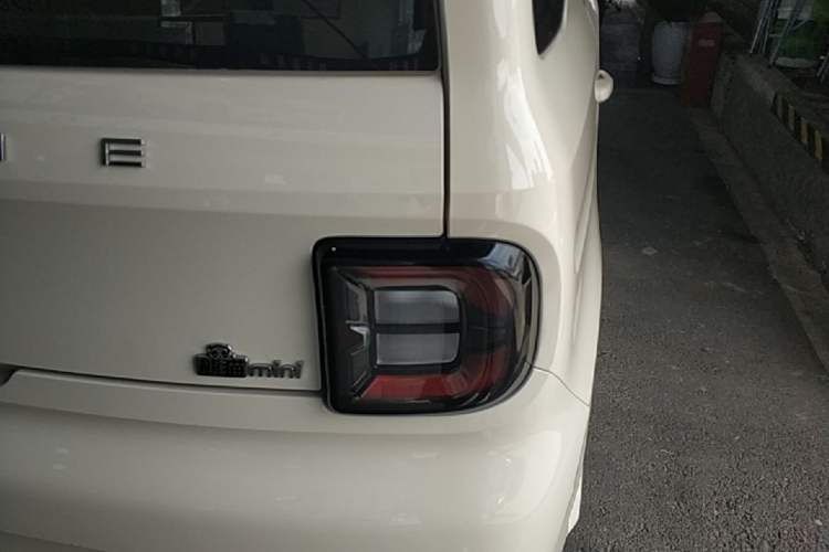 Used Geely Galaxy Panda 2025 210 km – Yuanqi Bear Right Rear Taillight