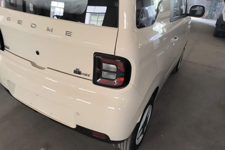 Used Geely Galaxy Panda 2025 210 km – Yuanqi Bear Right Rear Taillight