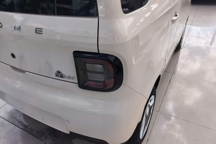 Used Geely Galaxy Panda 2025 210 km – Yuanqi Bear Right Rear Taillight