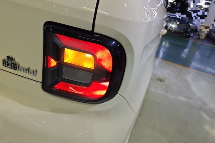 Used Geely Galaxy Panda 2025 210 km – Yuanqi Bear Right Rear Taillight