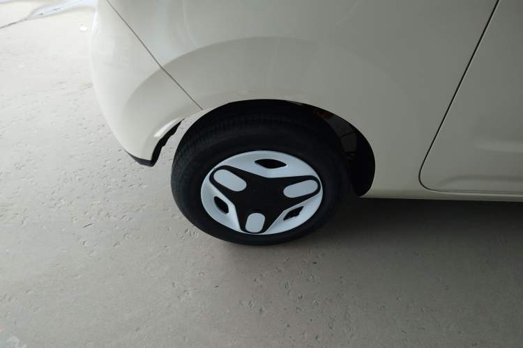 Used Geely Galaxy Panda 2025 210 km – Yuanqi Bear Right Rear Wheel Hub