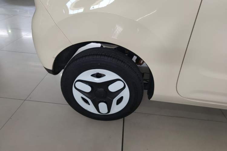 Used Geely Galaxy Panda 2025 210 km – Yuanqi Bear Right Rear Wheel Hub