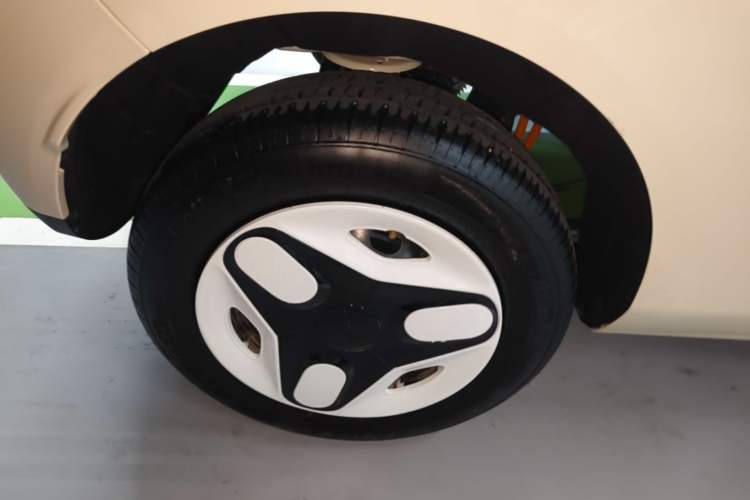 Used Geely Galaxy Panda 2025 210 km – Yuanqi Bear Right Rear Wheel Hub