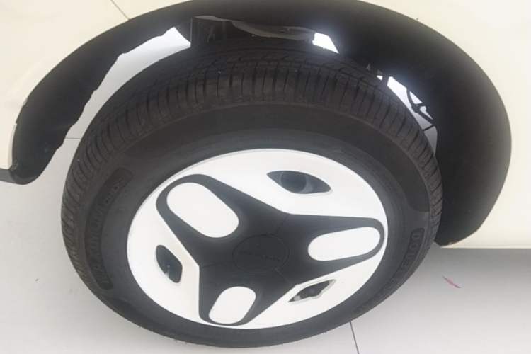 Used Geely Galaxy Panda 2025 210 km – Yuanqi Bear Right Rear Wheel Hub