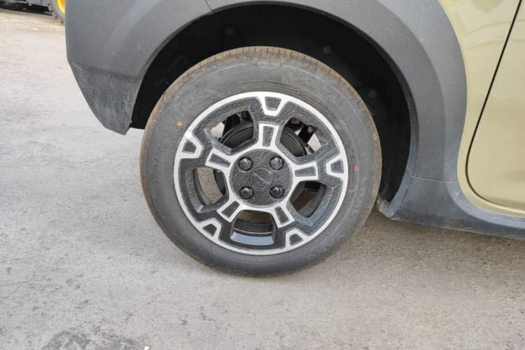 Used Geely Galaxy Panda 2025 210km Panda Rider Right Rear Wheel Hub