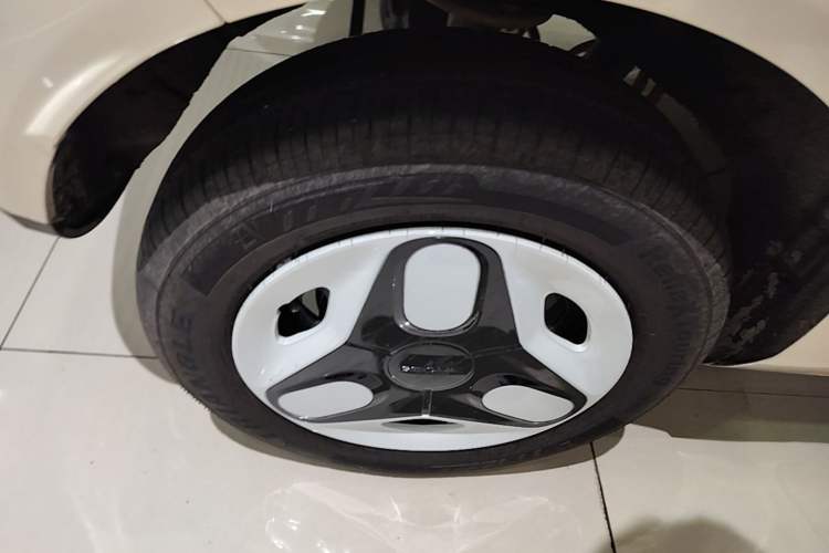 Used Geely Galaxy Panda 2025 210 km – Yuanqi Bear Right Rear Wheel Hub