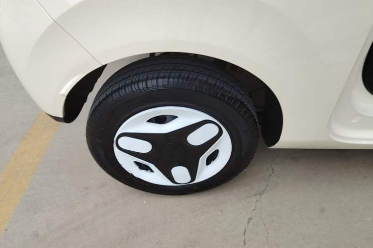 Used Geely Galaxy Panda 2025 210 km – Yuanqi Bear Right Rear Wheel Hub