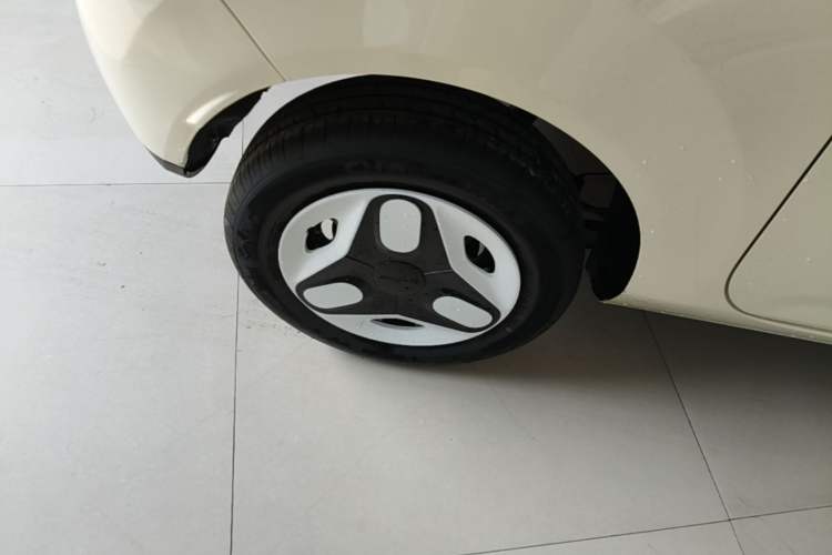 Used Geely Galaxy Panda 2025 210 km – Yuanqi Bear Right Rear Wheel Hub