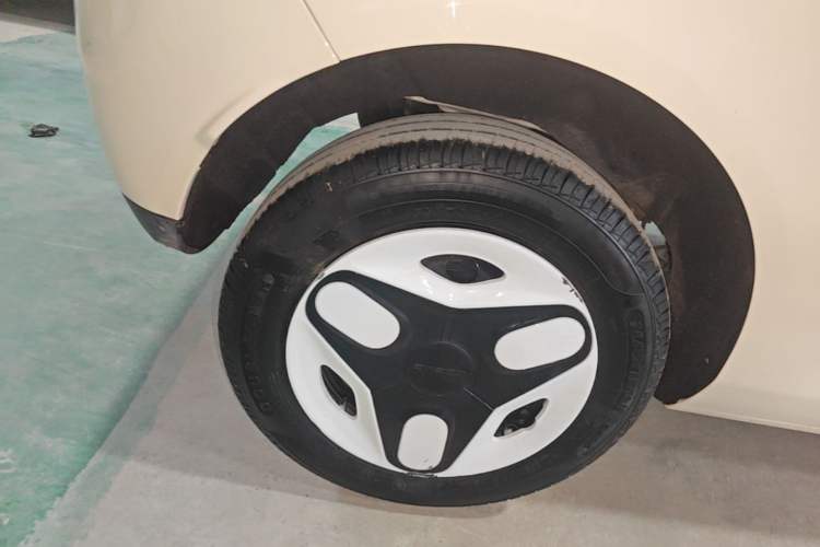 Used Geely Galaxy Panda 2025 210 km – Yuanqi Bear Right Rear Wheel Hub