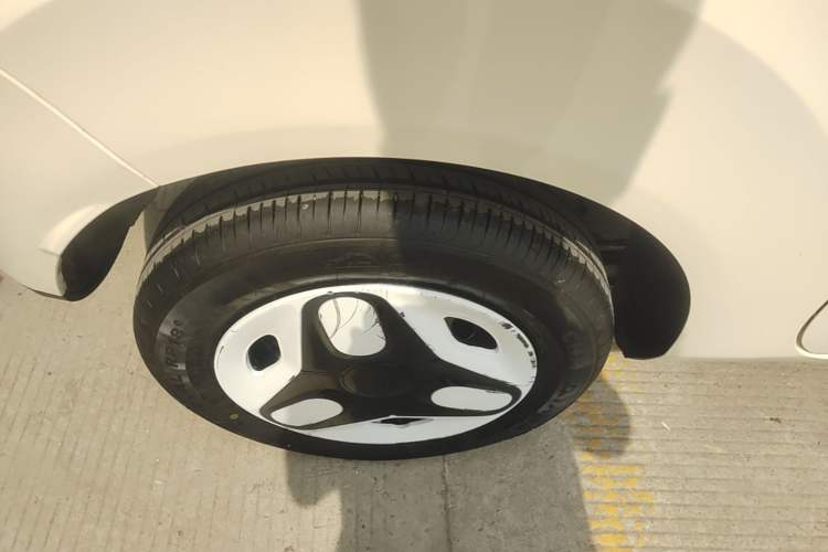 Used Geely Galaxy Panda 2025 210 km – Yuanqi Bear Right Rear Wheel Hub