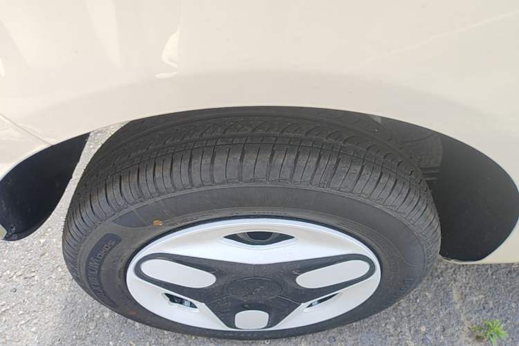 Used Geely Galaxy Panda 2025 210 km – Yuanqi Bear Right Rear Wheel Hub