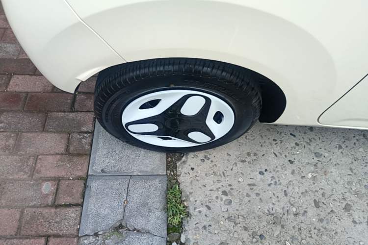 Used Geely Galaxy Panda 2025 210 km – Yuanqi Bear Right Rear Wheel Hub