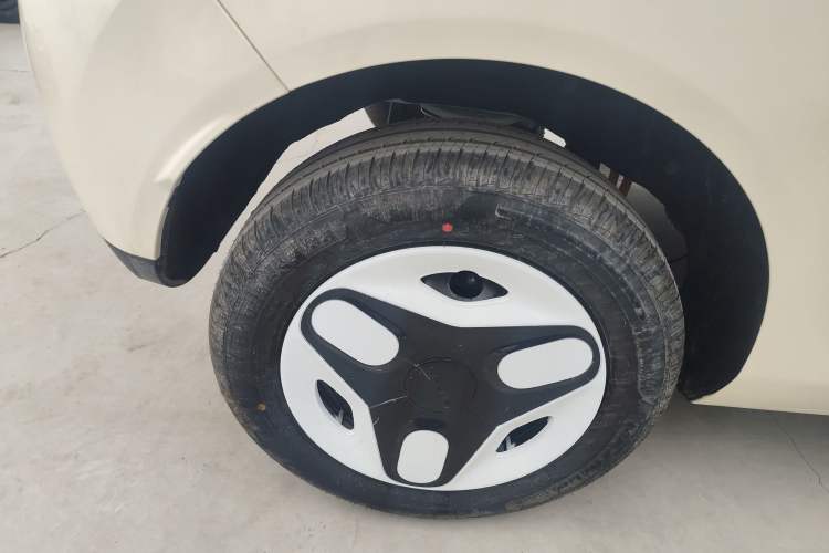 Used Geely Galaxy Panda 2025 210 km – Yuanqi Bear Right Rear Wheel Hub
