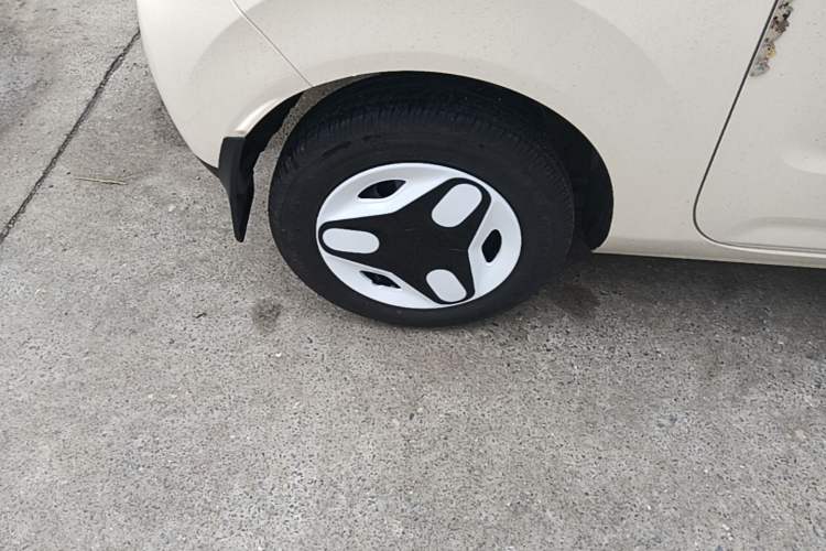 Used Geely Galaxy Panda 2025 210 km – Yuanqi Bear Right Rear Wheel Hub
