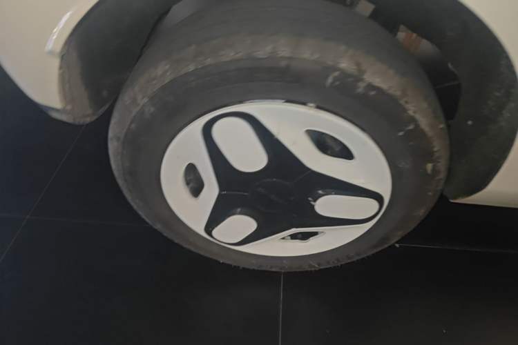 Used Geely Galaxy Panda 2025 210 km – Yuanqi Bear Right Rear Wheel Hub