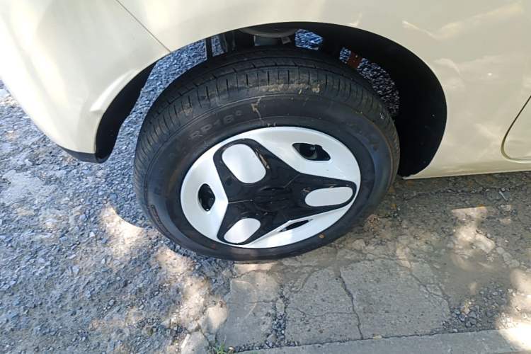 Used Geely Galaxy Panda 2025 210 km – Yuanqi Bear Right Rear Wheel Hub