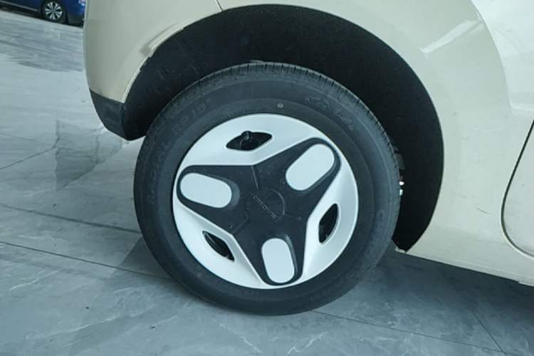Used Geely Galaxy Panda 2025 210 km – Yuanqi Bear Right Rear Wheel Hub