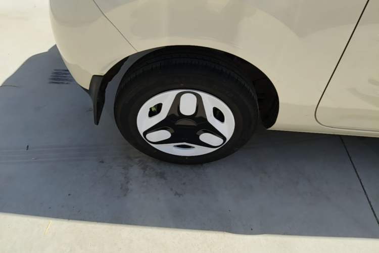 Used Geely Galaxy Panda 2025 210 km – Yuanqi Bear Right Rear Wheel Hub